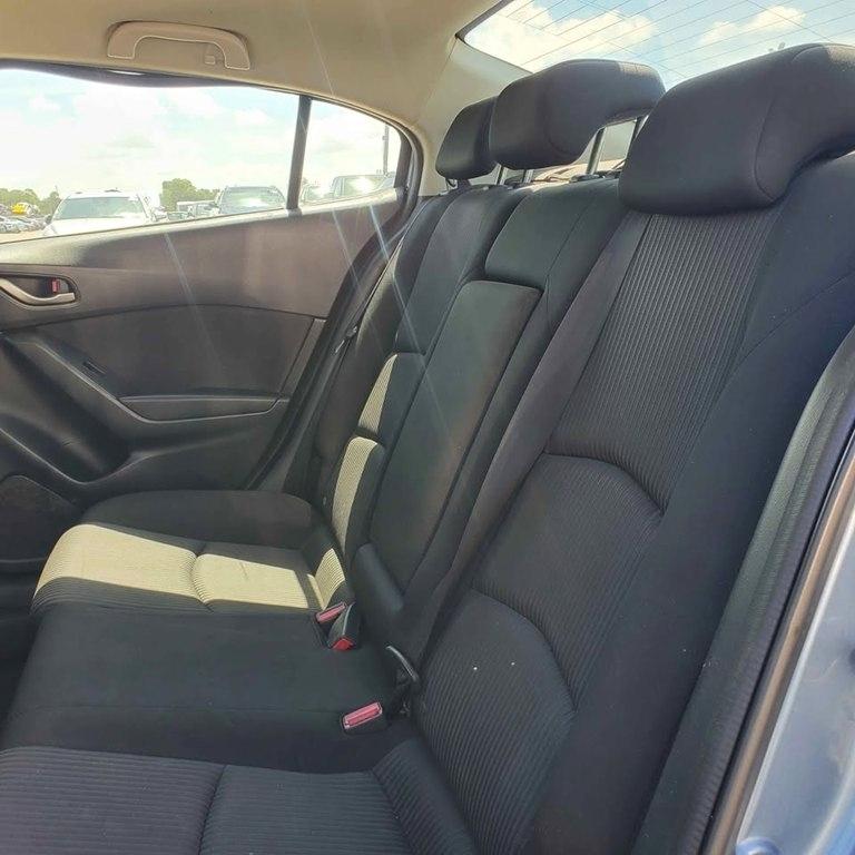 Mazda MAZDA3  2015