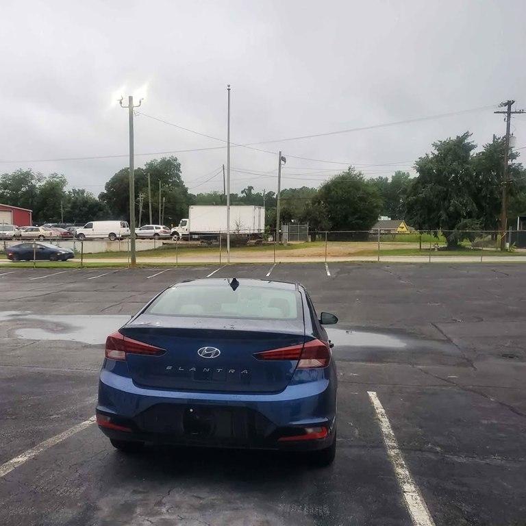 Hyundai Elantra  2020
