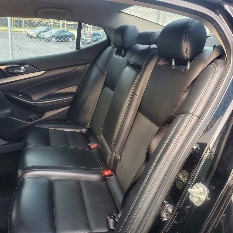 Nissan Maxima photo 5