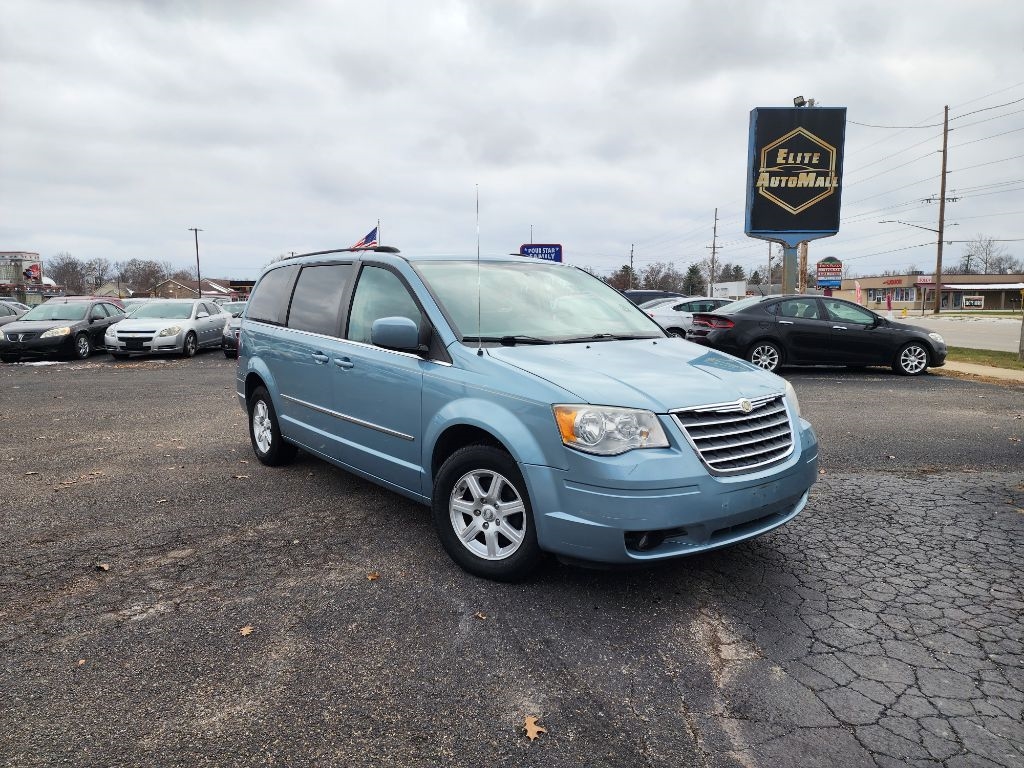 2010 Chrysler Town & Country Touring's photo