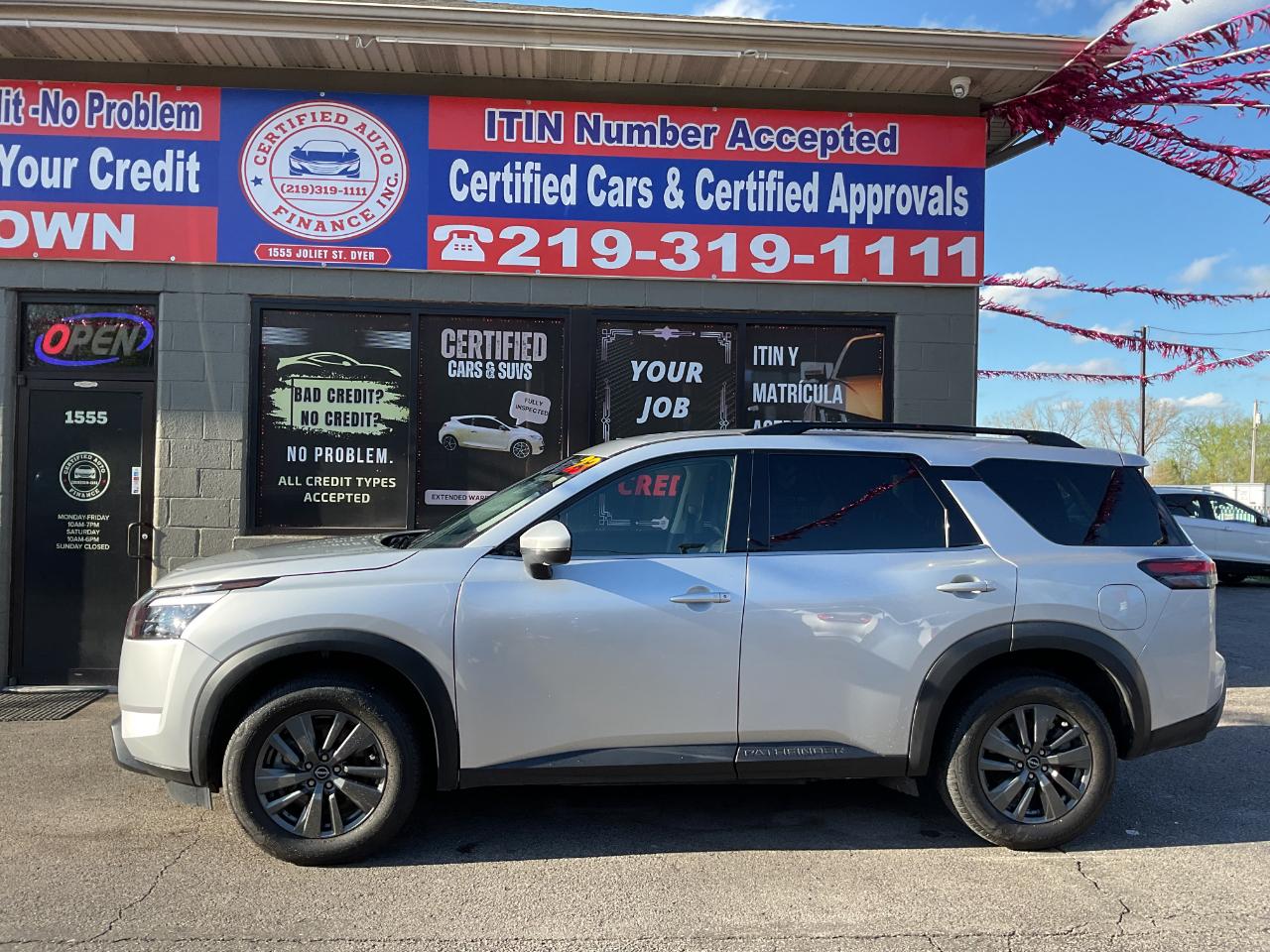 Nissan Pathfinder SV 2023
