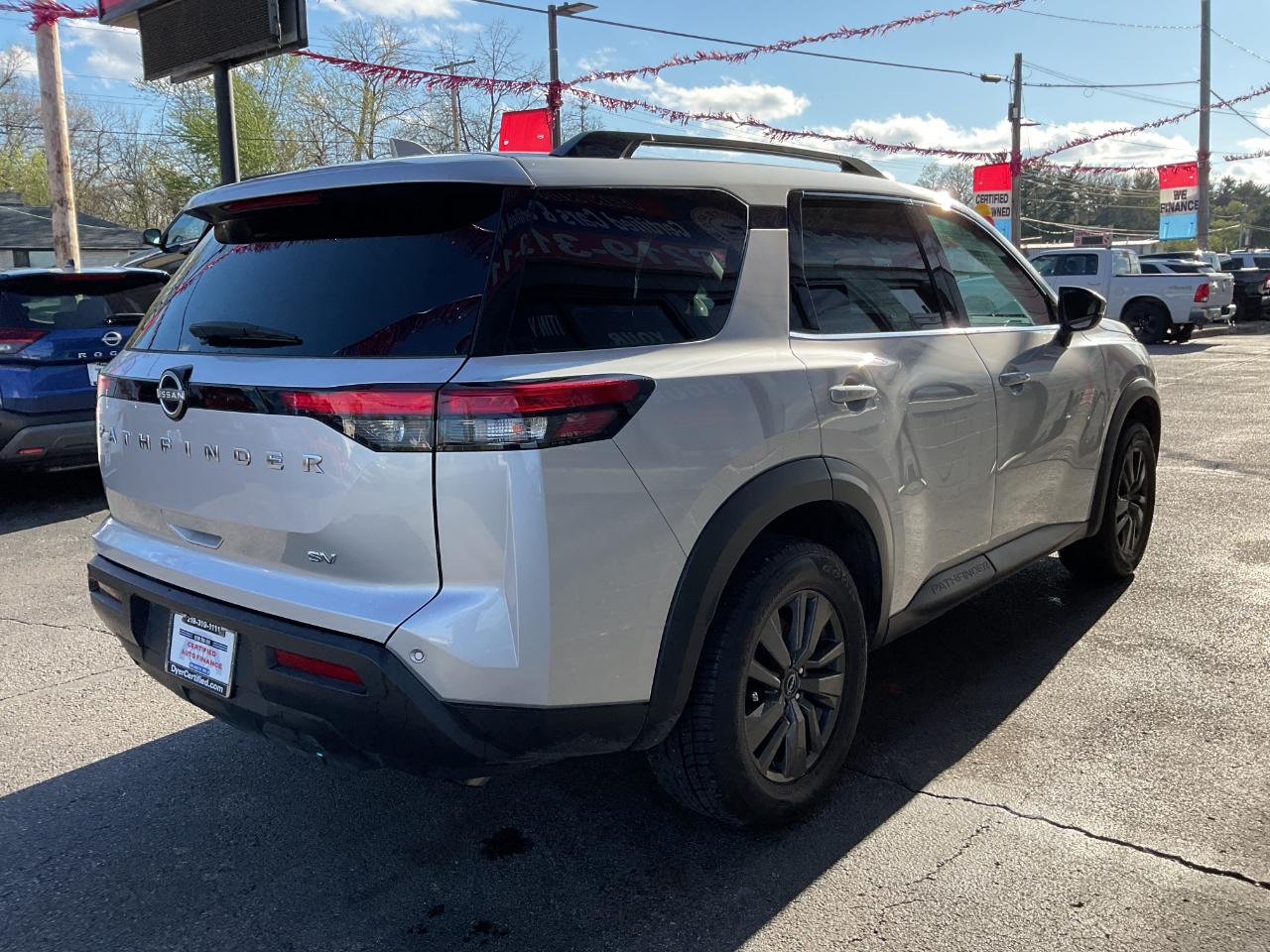 Nissan Pathfinder SV 2023