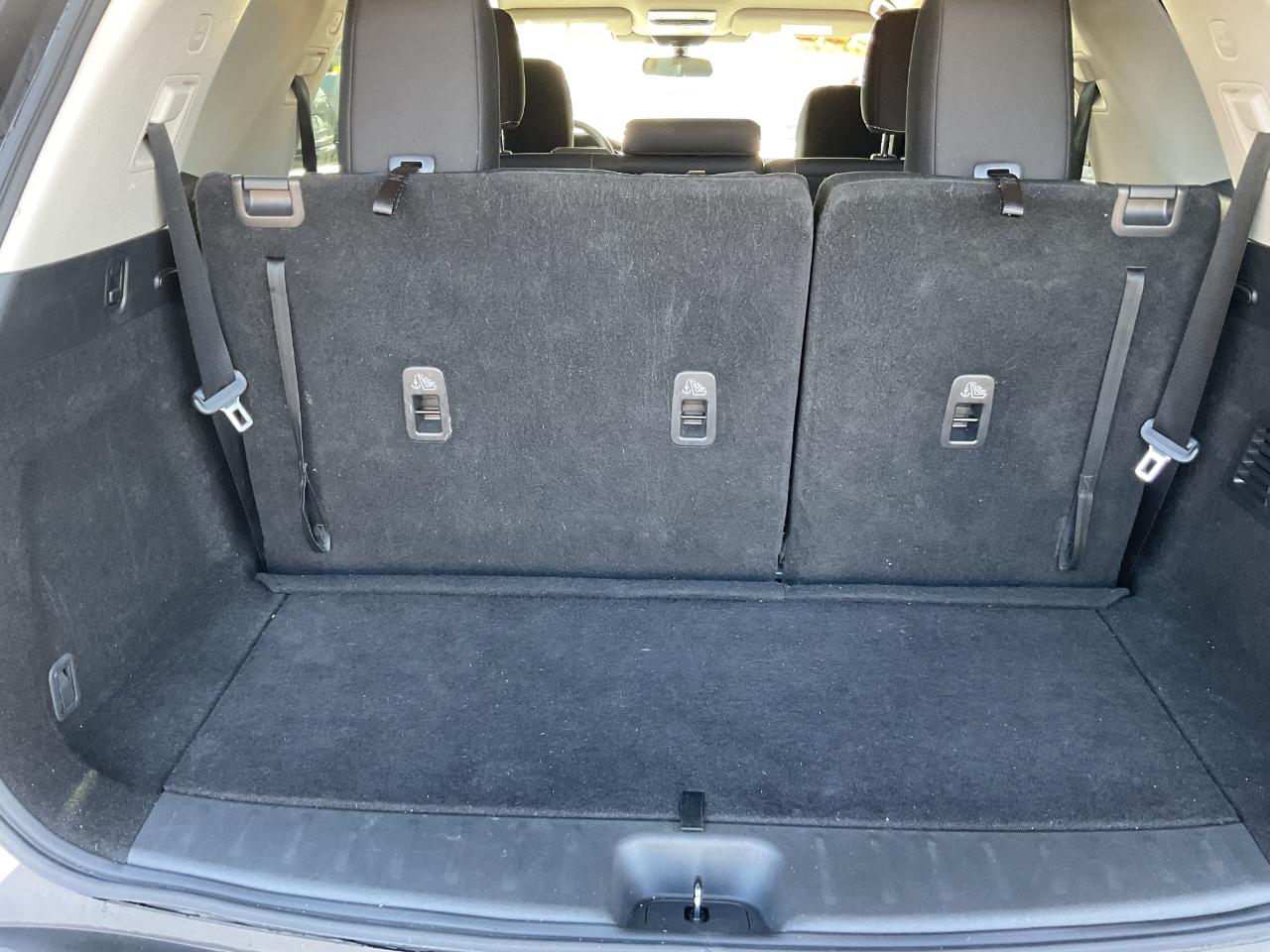 Nissan Pathfinder SV 2023