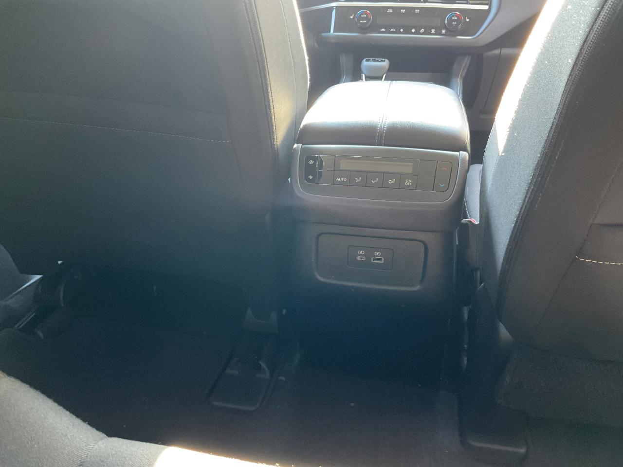 Nissan Pathfinder SV 2023