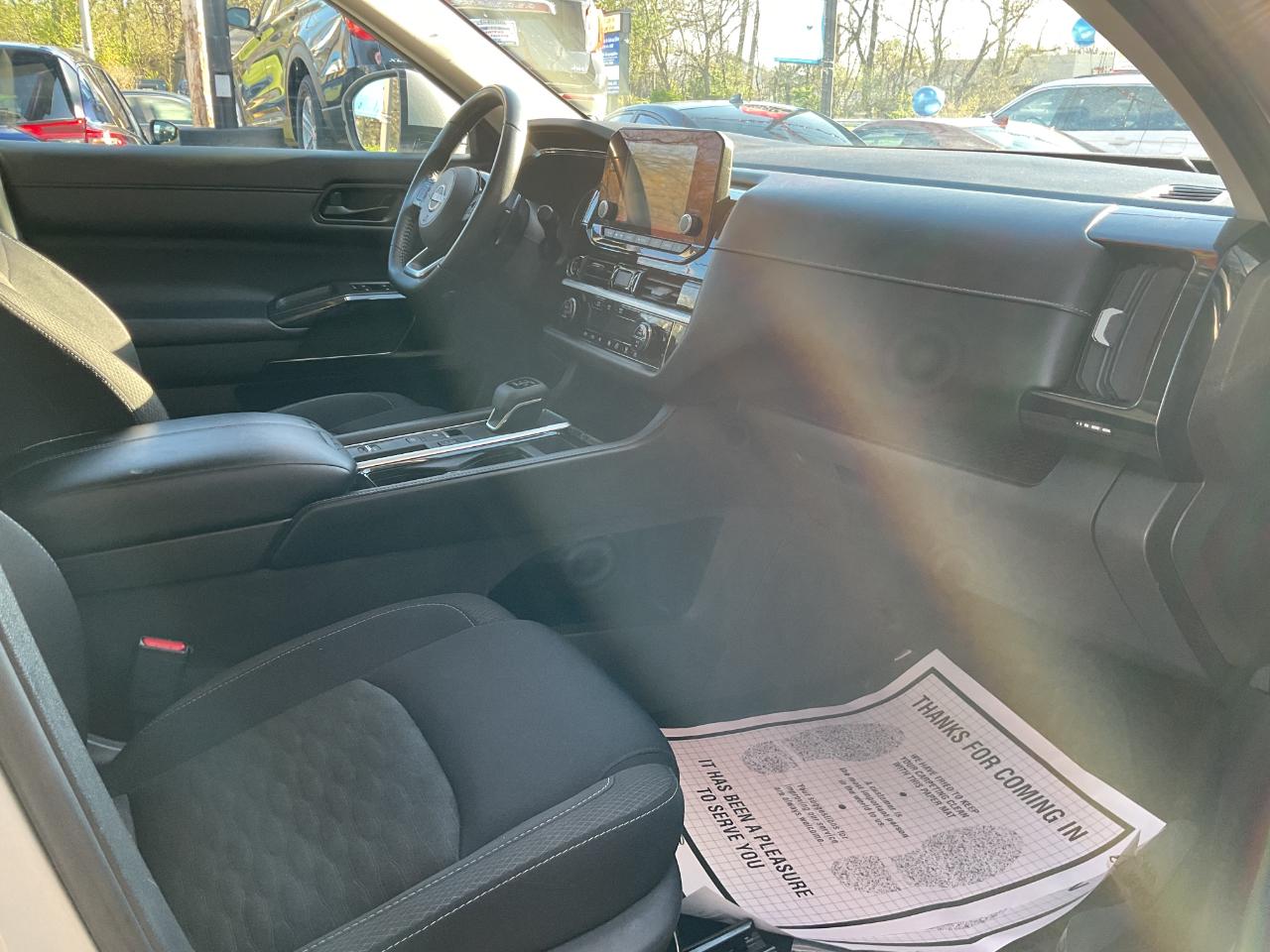 Nissan Pathfinder SV 2023