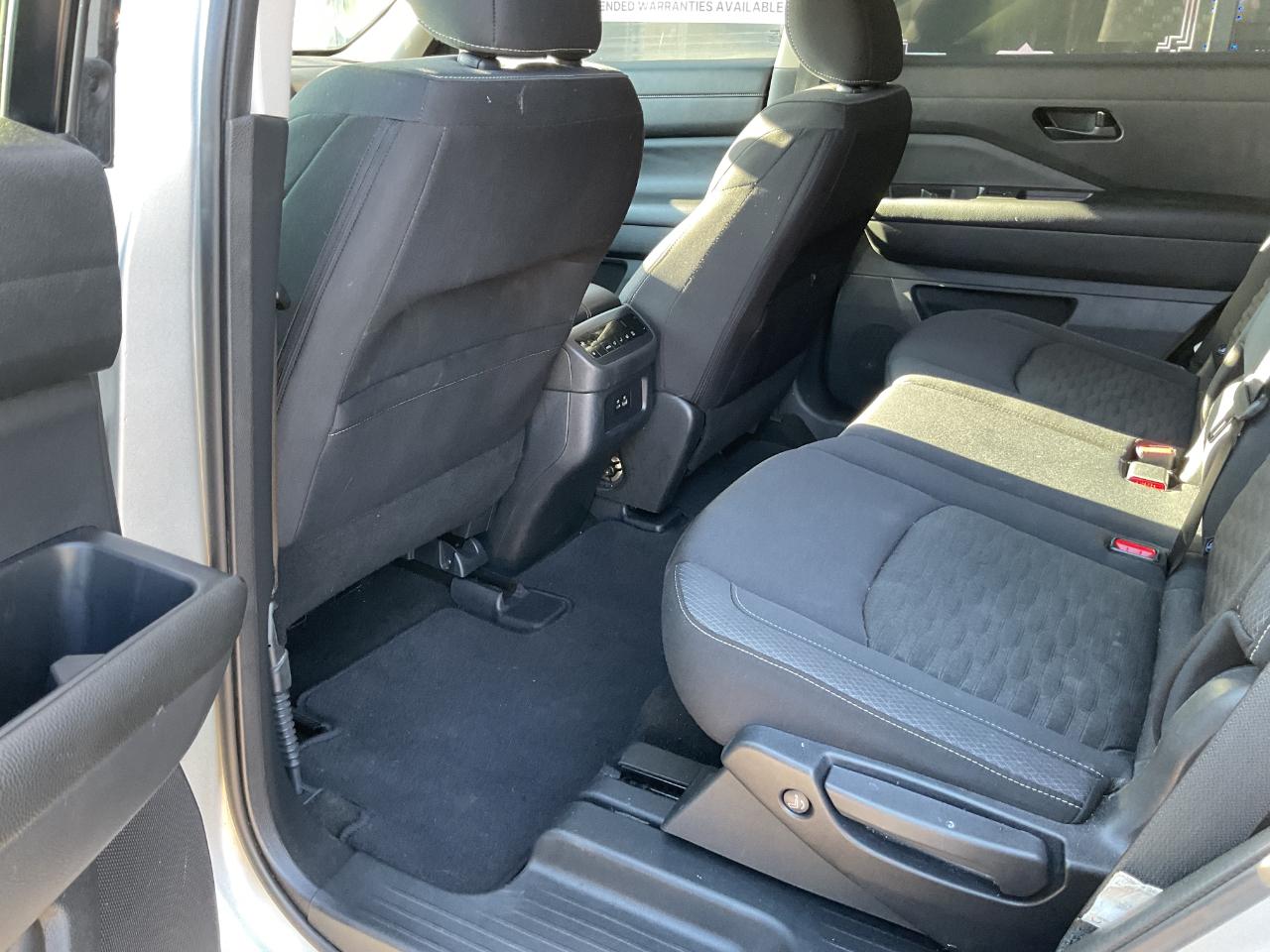 Nissan Pathfinder SV 2023
