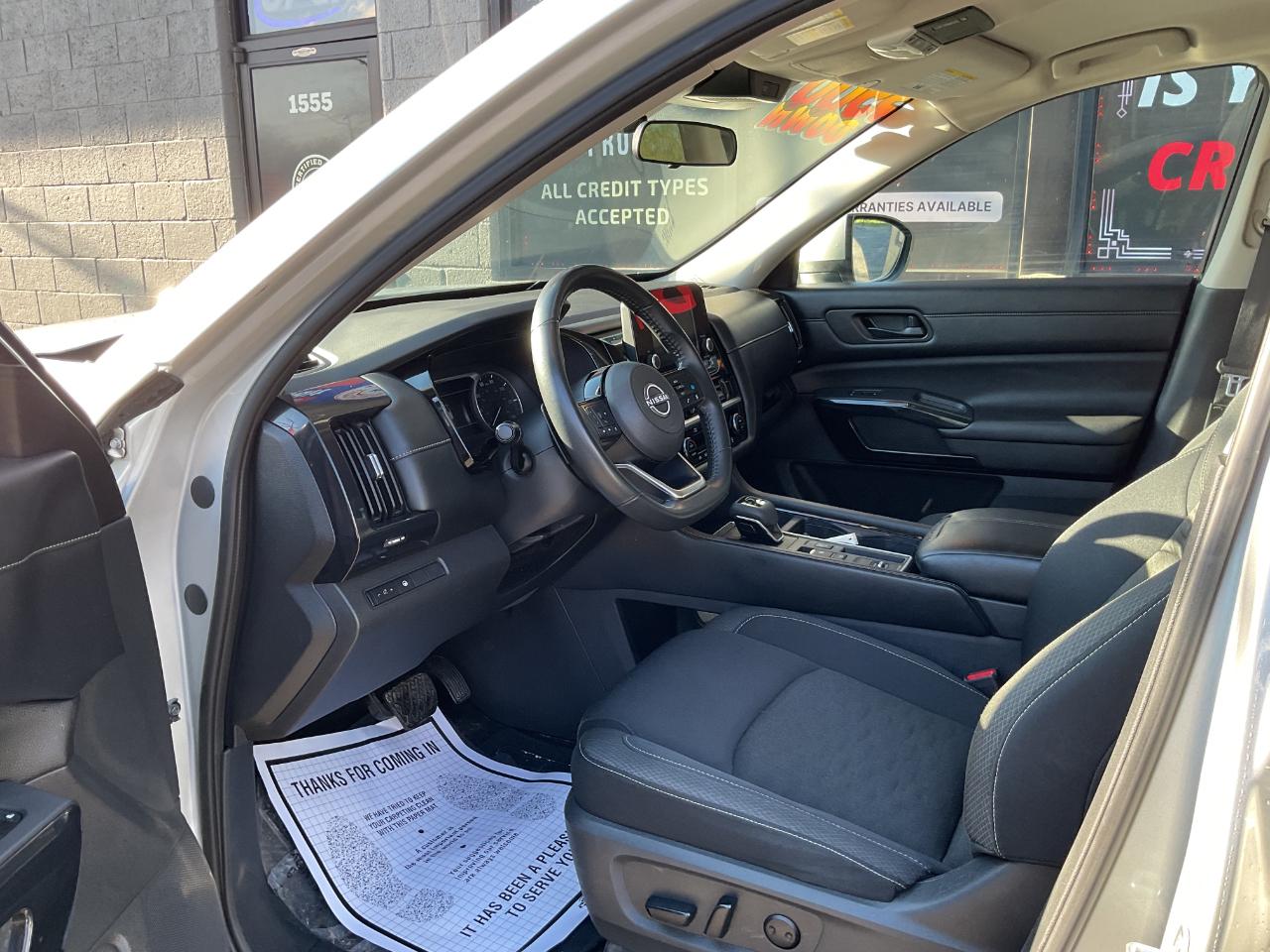 Nissan Pathfinder SV 2023