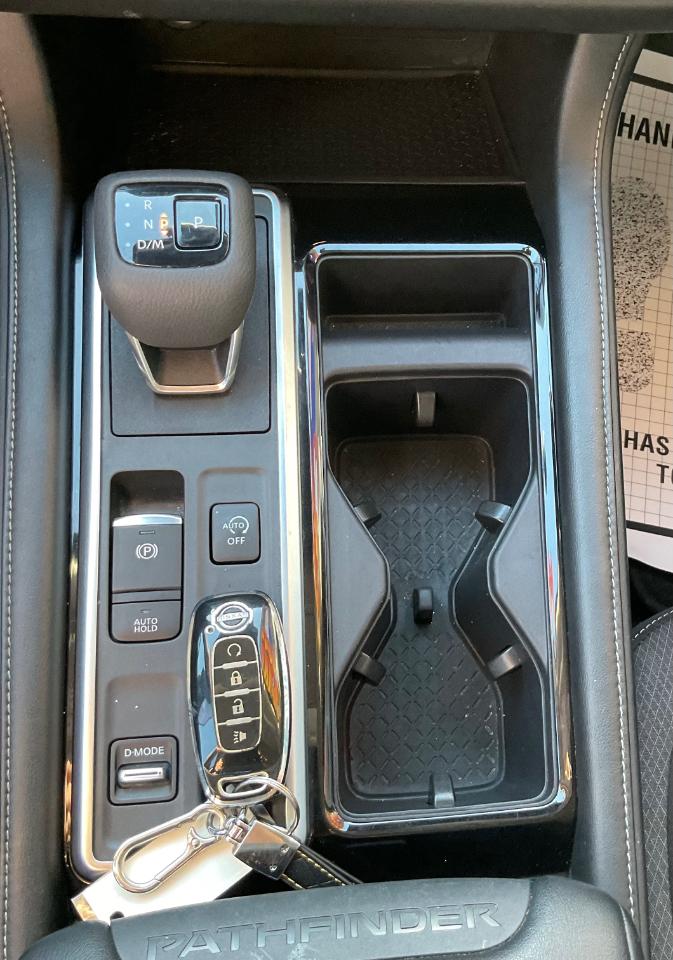 Nissan Pathfinder SV 2023