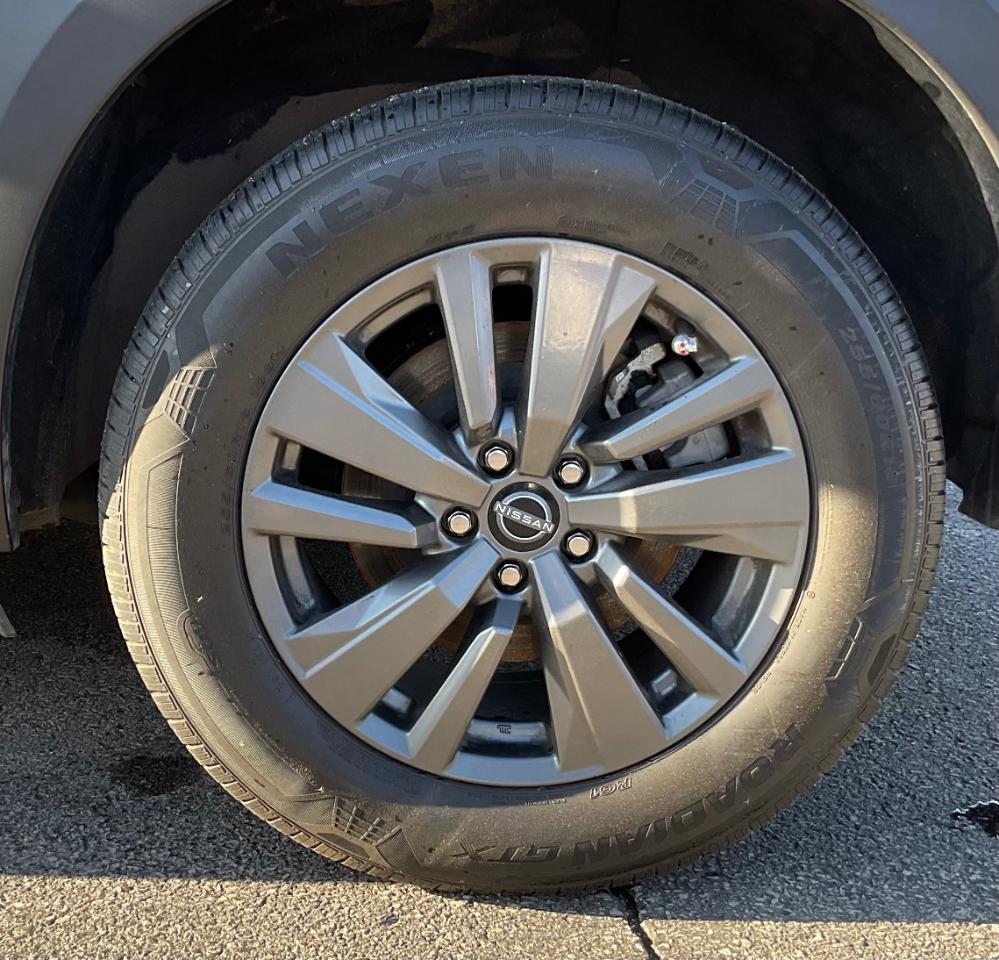 Nissan Pathfinder SV 2023