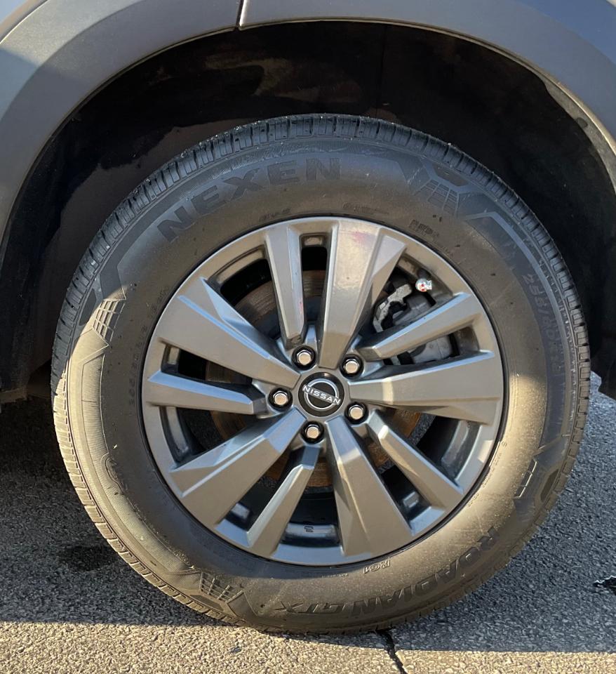 Nissan Pathfinder SV 2023