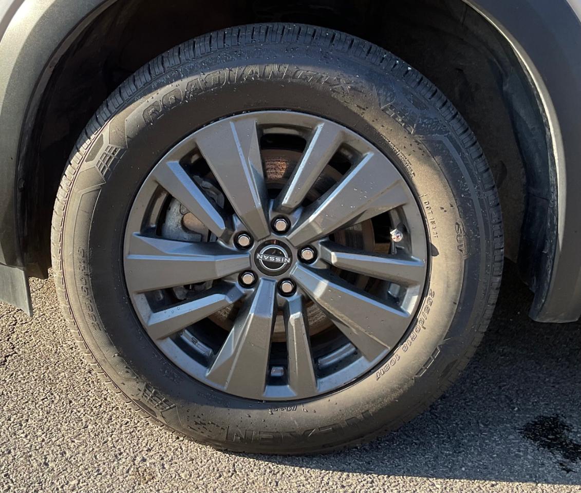 Nissan Pathfinder SV 2023