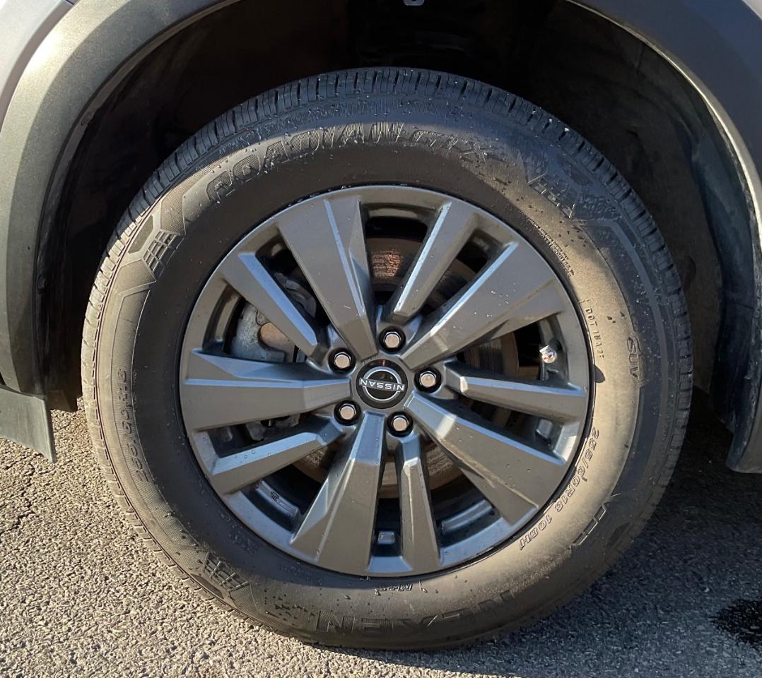 Nissan Pathfinder SV 2023