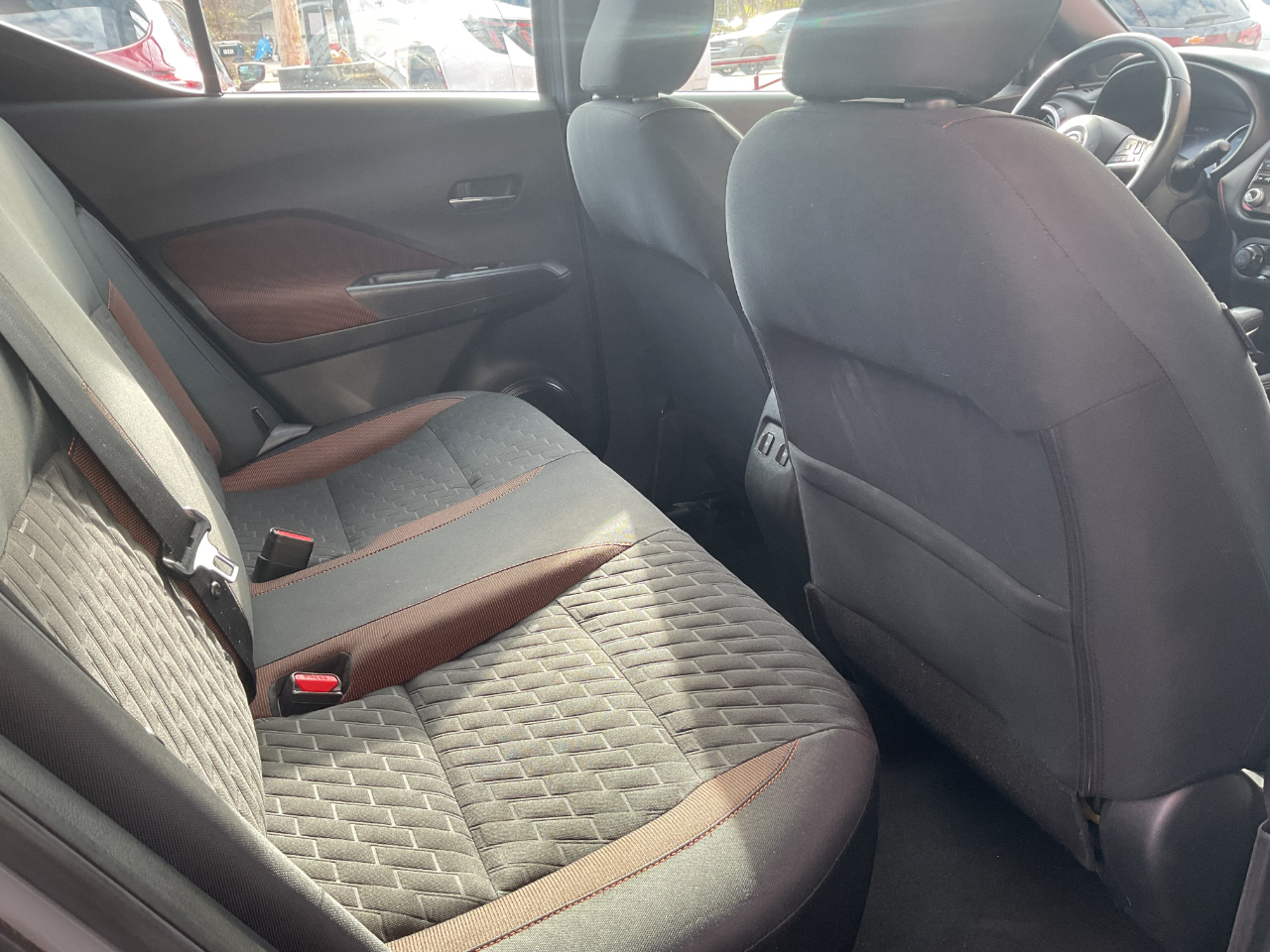 2023 Nissan Kicks SR photo 2