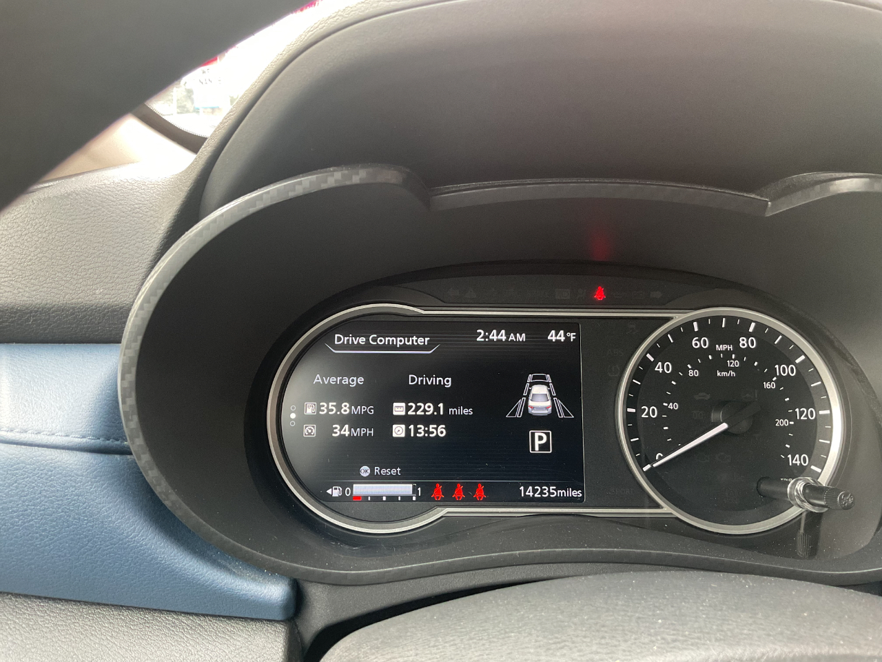 2025 Nissan Versa SV photo 4