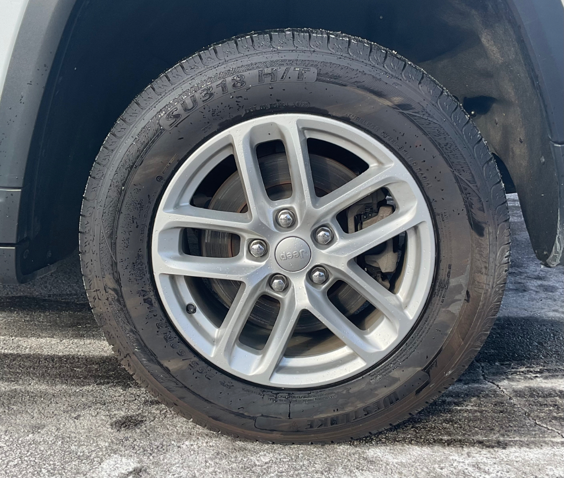 Jeep Grand Cherokee L Laredo 4WD 2023