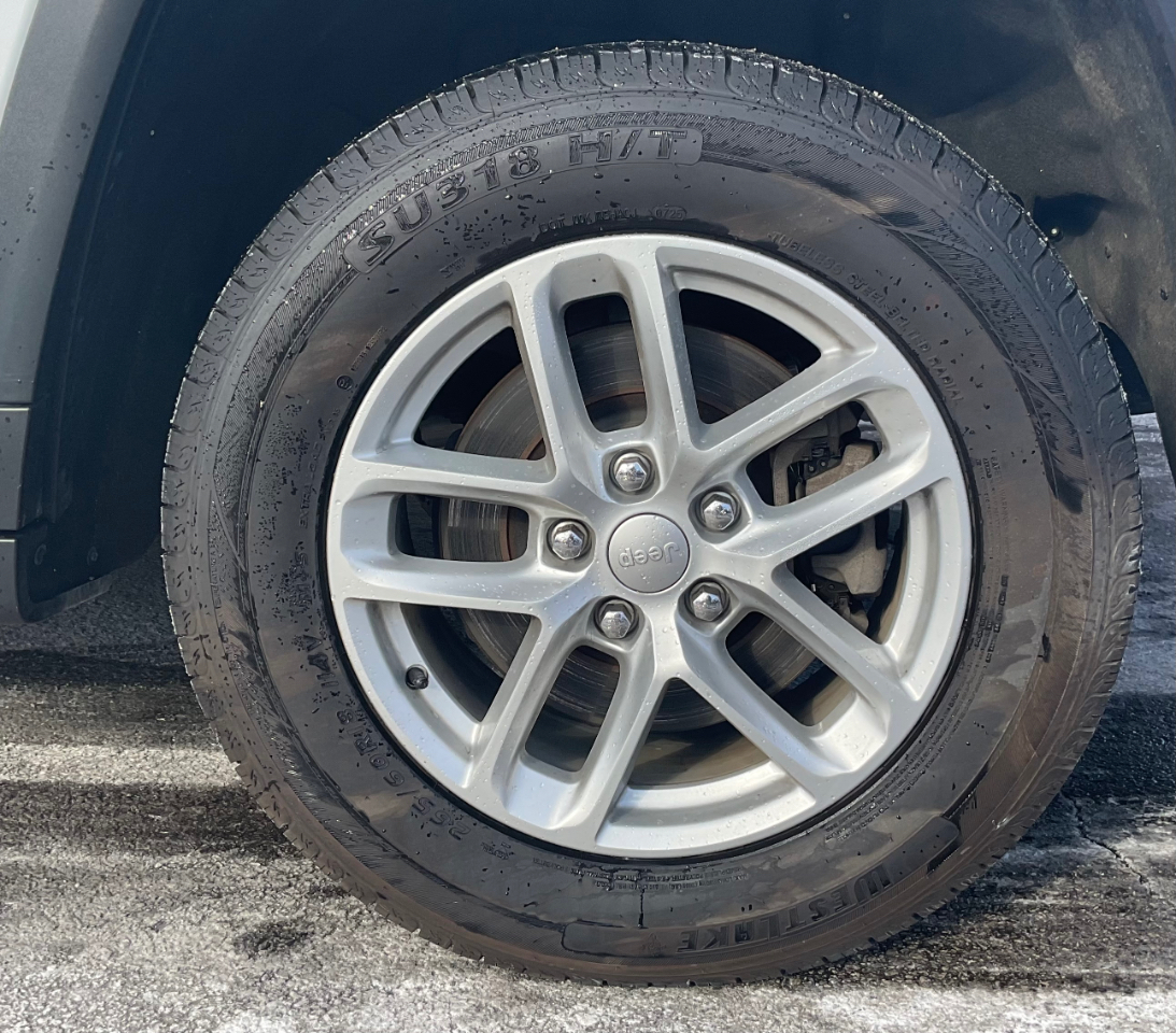 Jeep Grand Cherokee L Laredo 4WD 2023