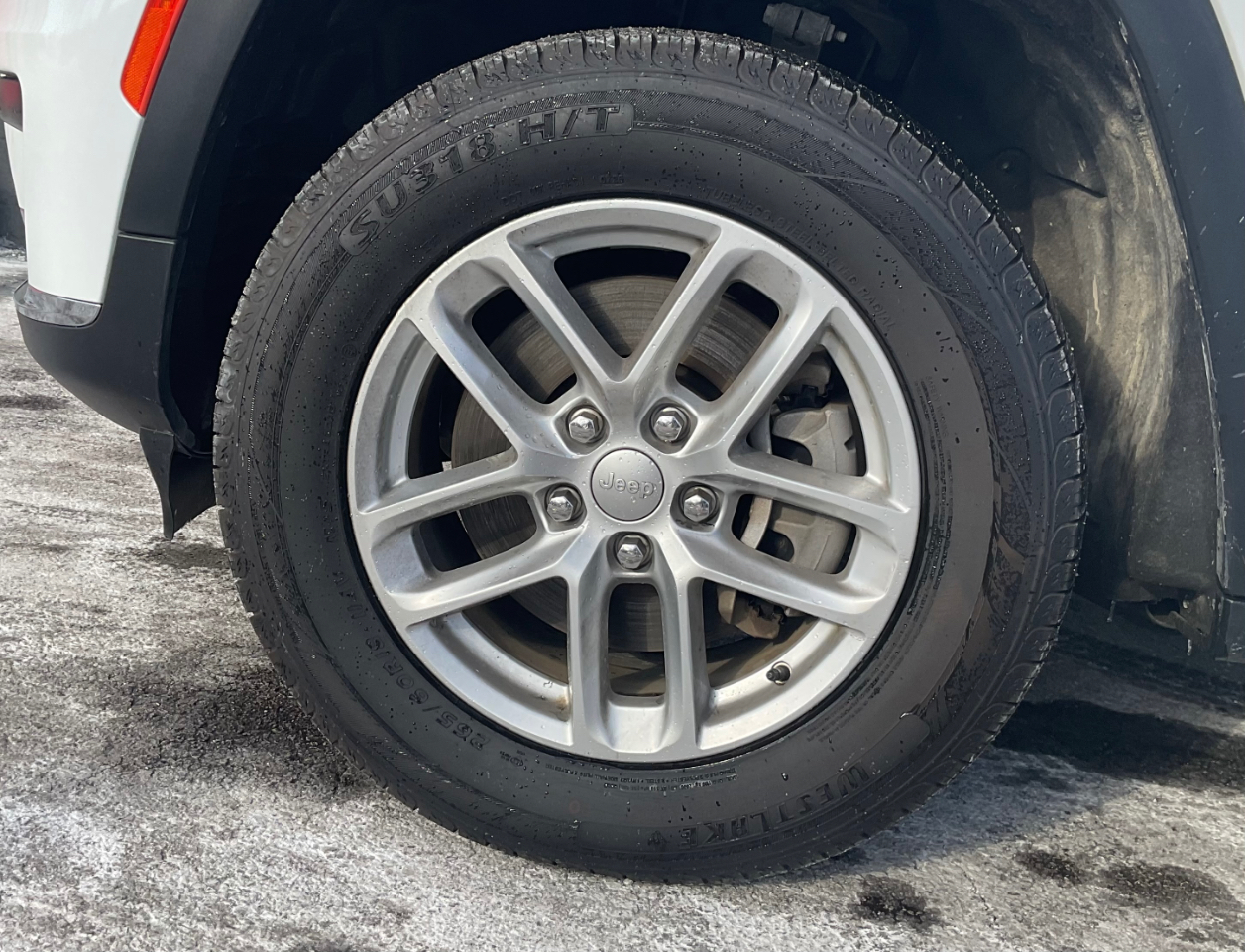 Jeep Grand Cherokee L Laredo 4WD 2023