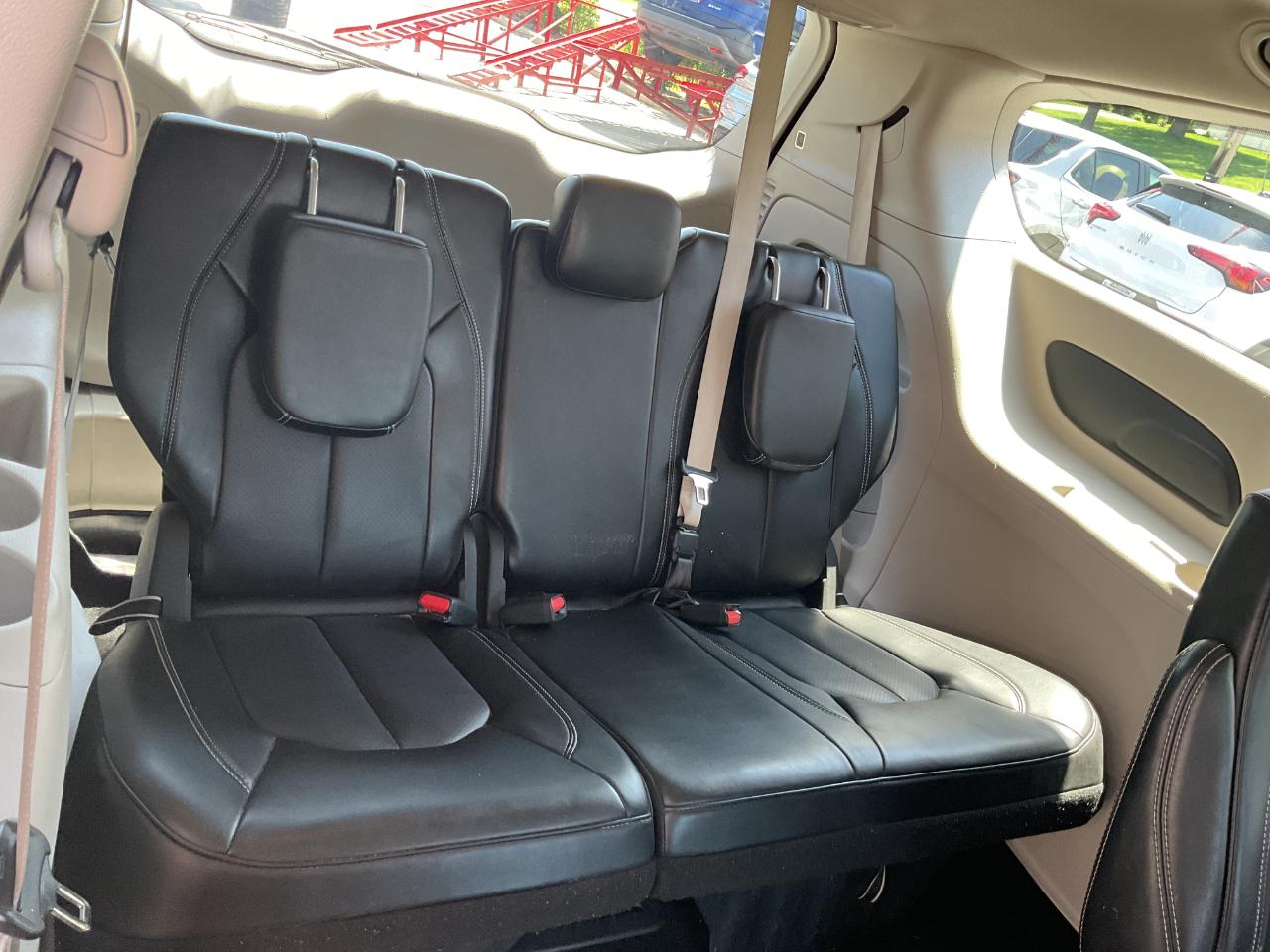 Chrysler Pacifica Touring L 2023