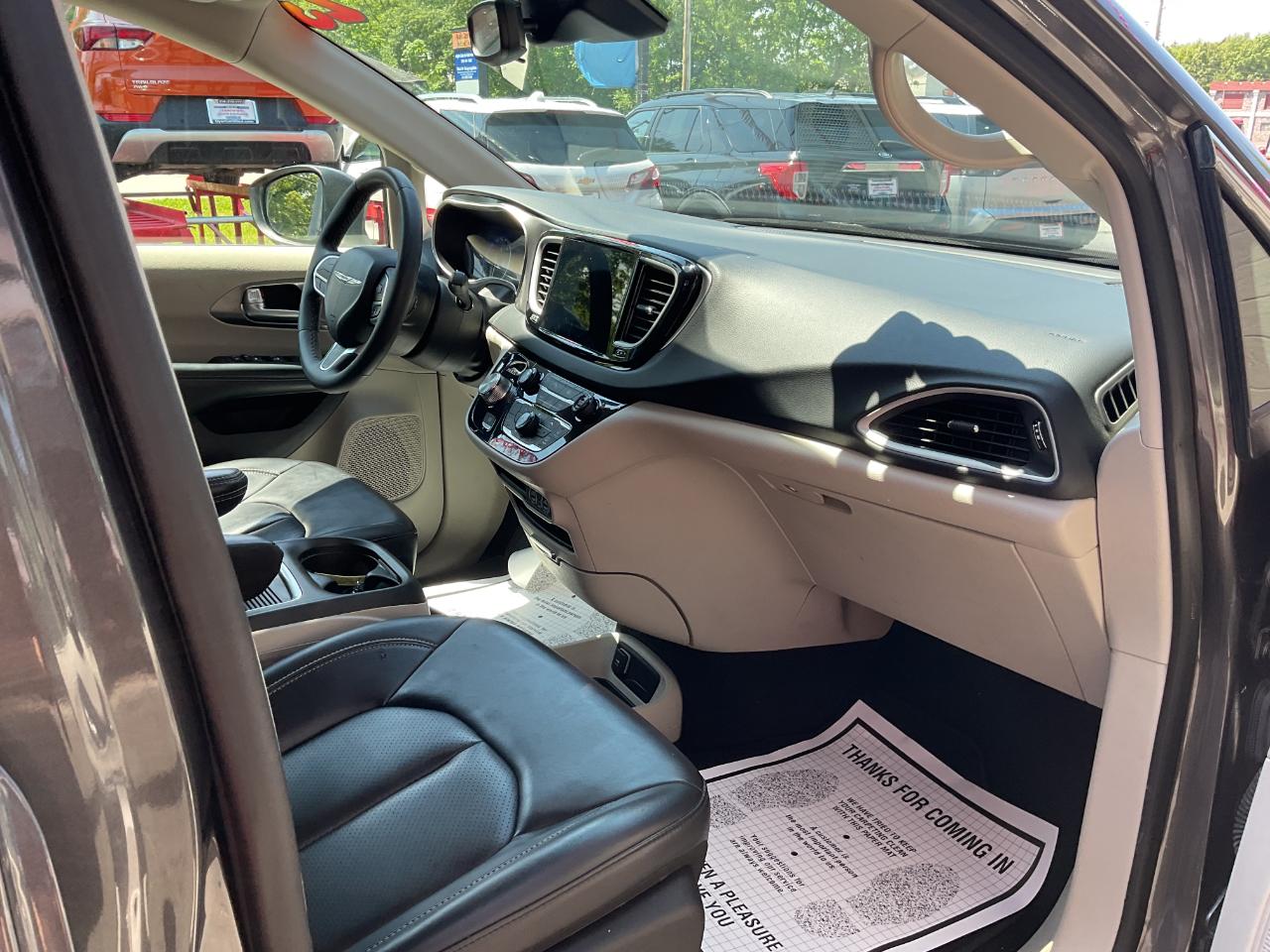 Chrysler Pacifica Touring L 2023