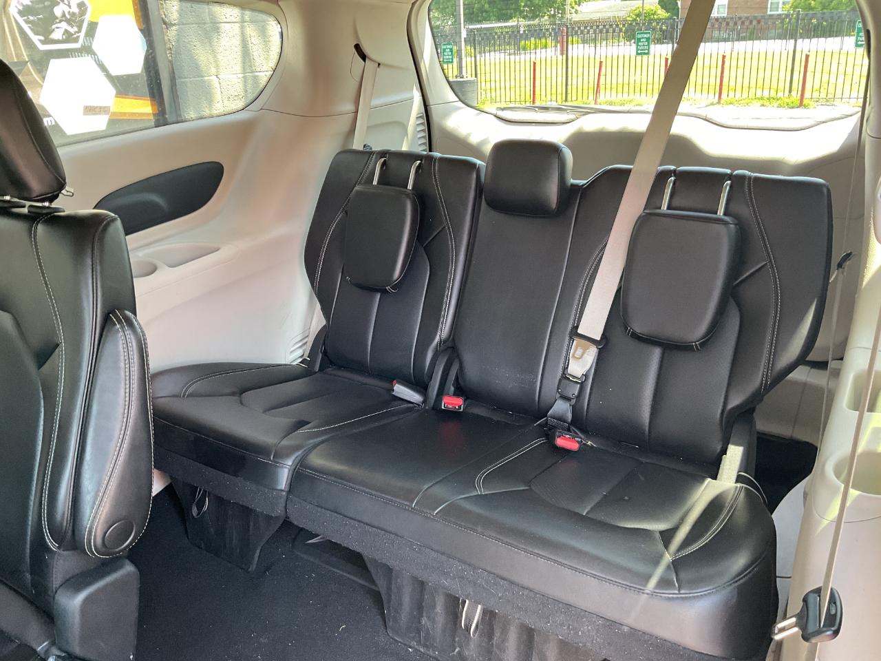 Chrysler Pacifica Touring L 2023