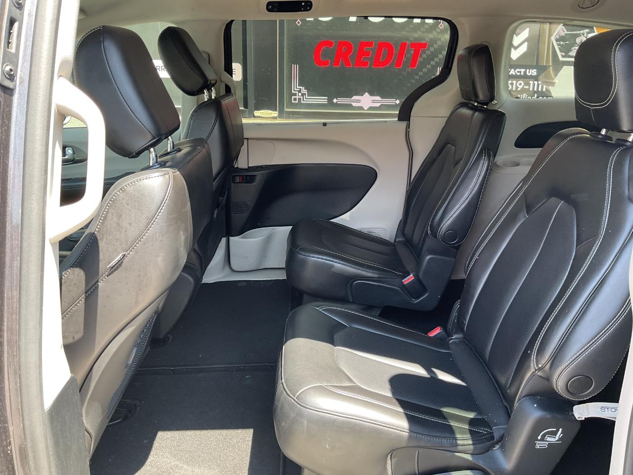 Chrysler Pacifica Touring L 2023