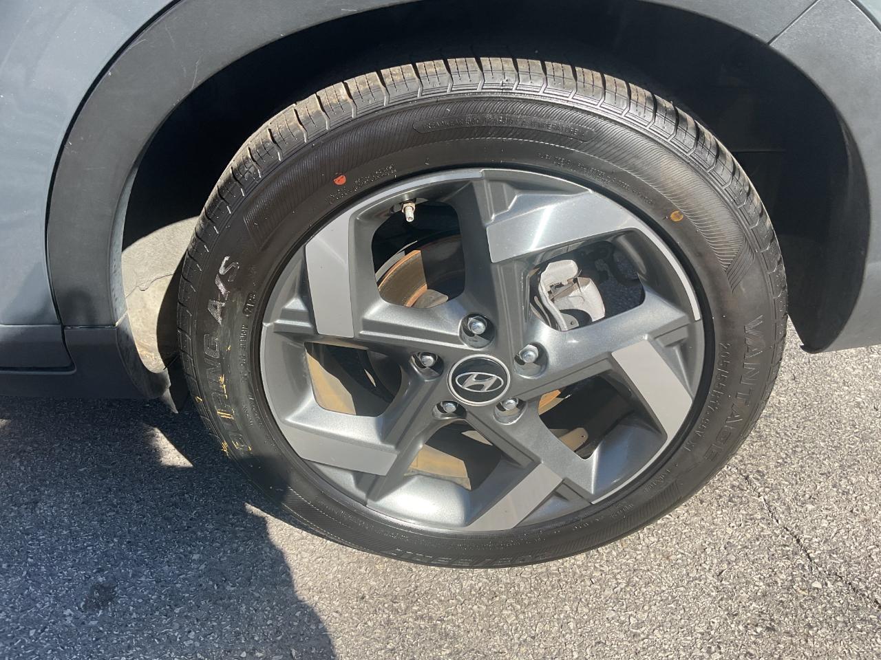 Hyundai Venue Limited IVT 2023