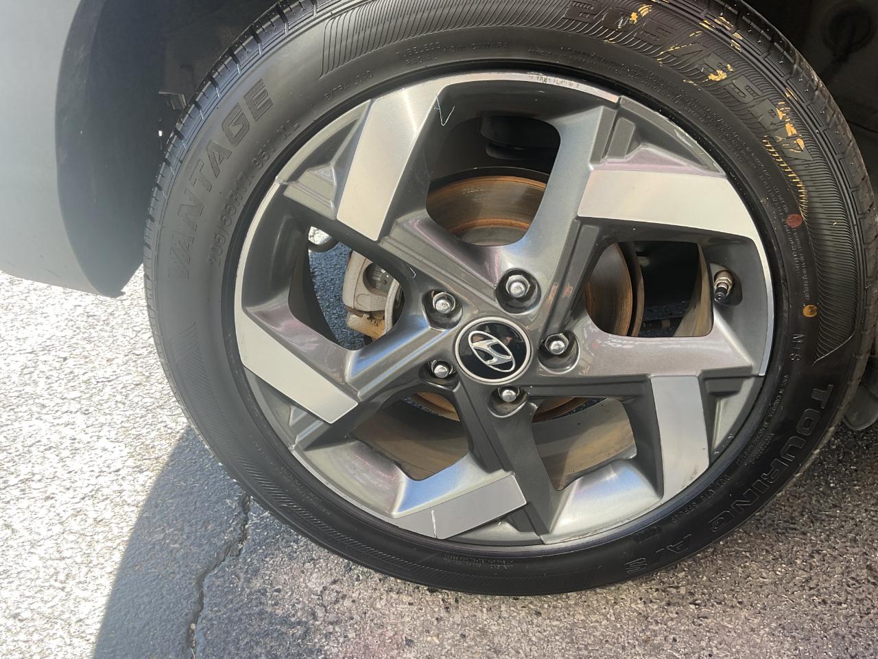Hyundai Venue Limited IVT 2023