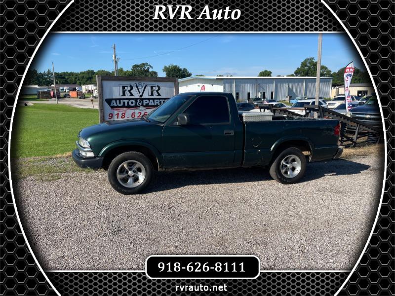 2002 Chevrolet S10 Pickup LS 2WD
