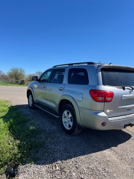Toyota Sequoia SR5 4.6L 2WD 2010