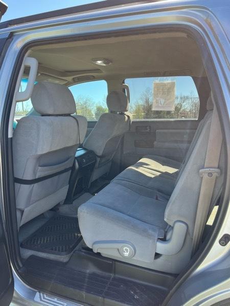 Toyota Sequoia SR5 4.6L 2WD 2010