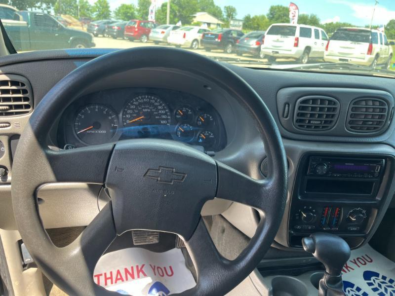 Chevrolet TrailBlazer LS 2WD 2004