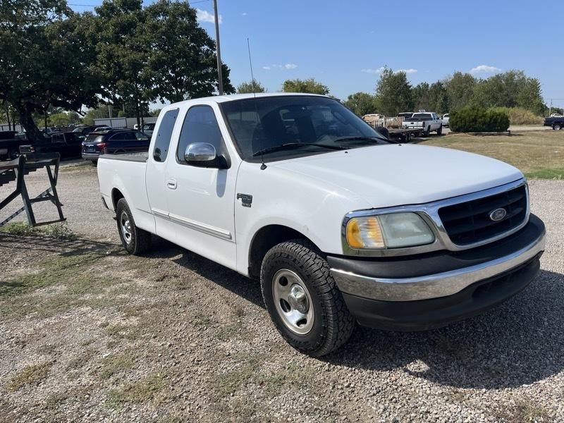 Ford F-150 XL SuperCab Short Bed 2WD 2002