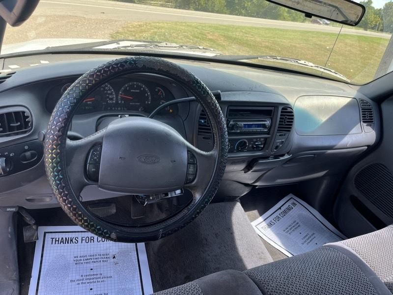 Ford F-150 XL SuperCab Short Bed 2WD 2002