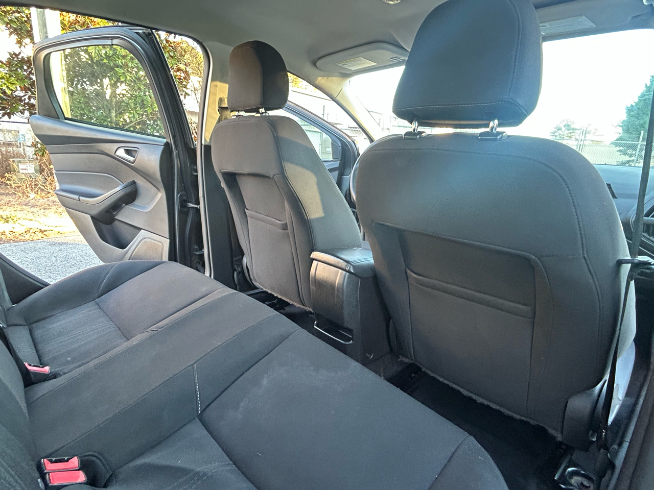 Ford Focus SE Sedan 2017