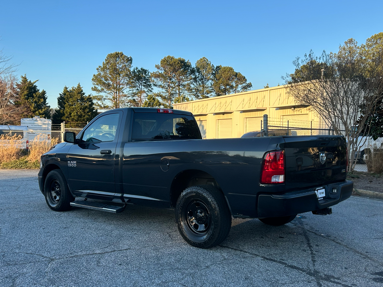 RAM 1500 Tradesman Regular Cab LWB 2WD 2017