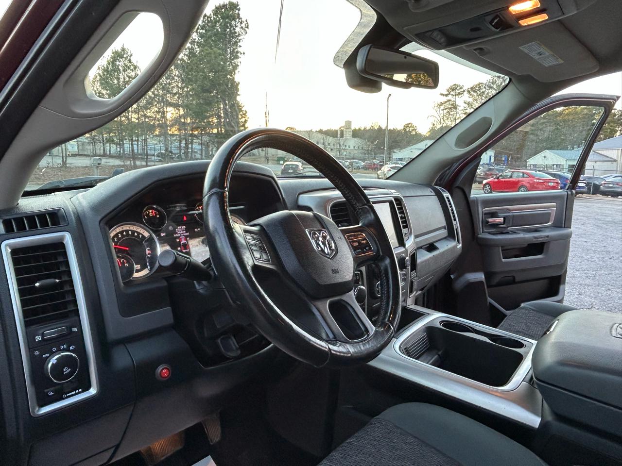 RAM 1500 SLT Crew Cab SWB 4WD 2016