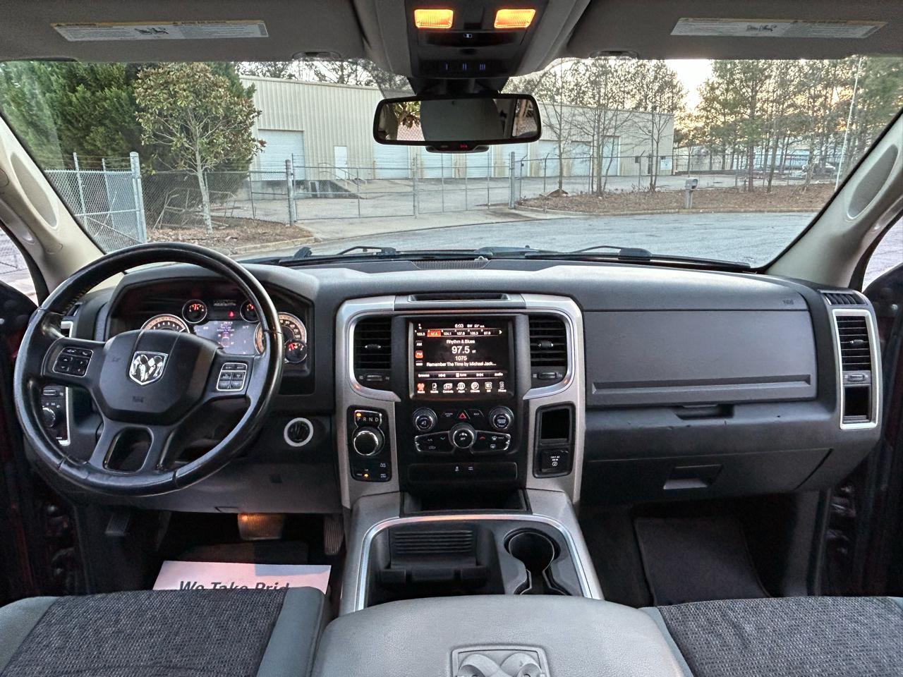 RAM 1500 SLT Crew Cab SWB 4WD 2016