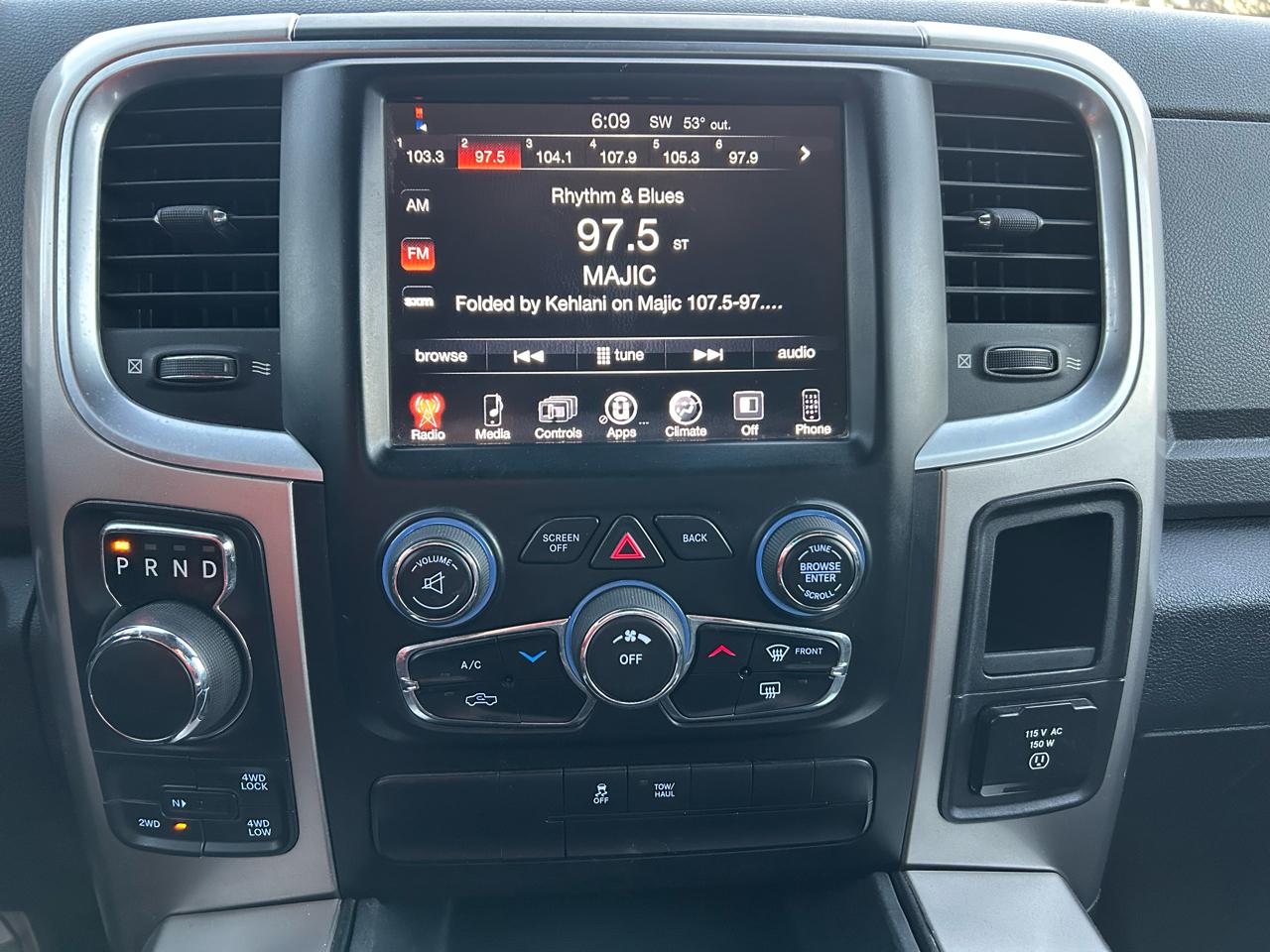 RAM 1500 SLT Crew Cab SWB 4WD 2016