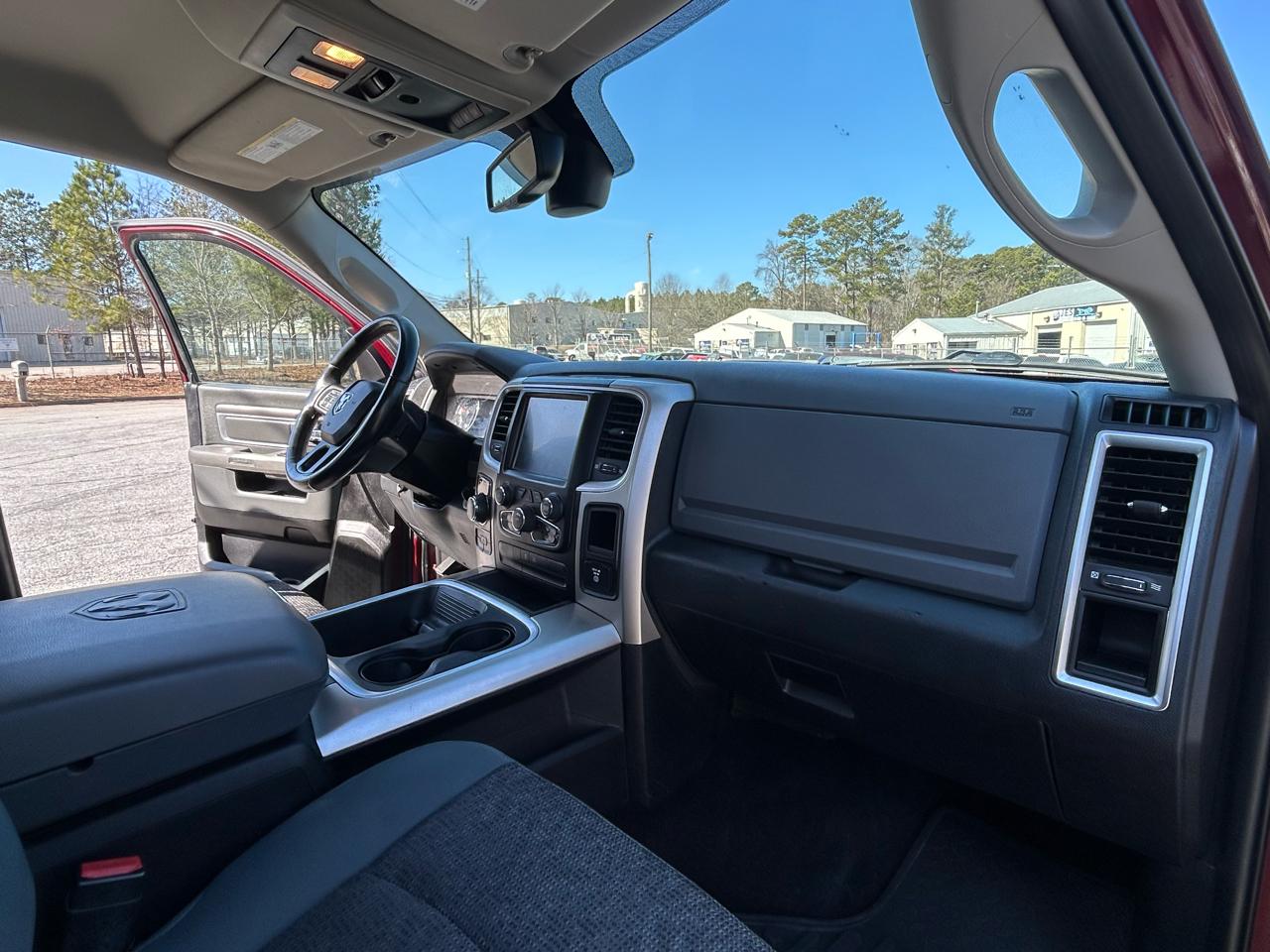 RAM 1500 SLT Crew Cab SWB 4WD 2016