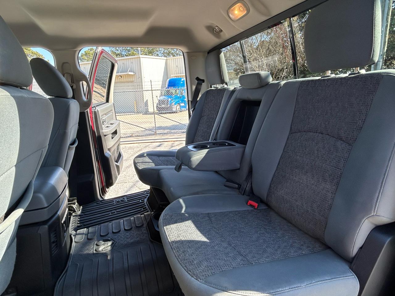 RAM 1500 SLT Crew Cab SWB 4WD 2016