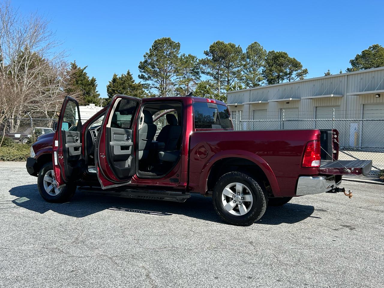 RAM 1500 SLT Crew Cab SWB 4WD 2016