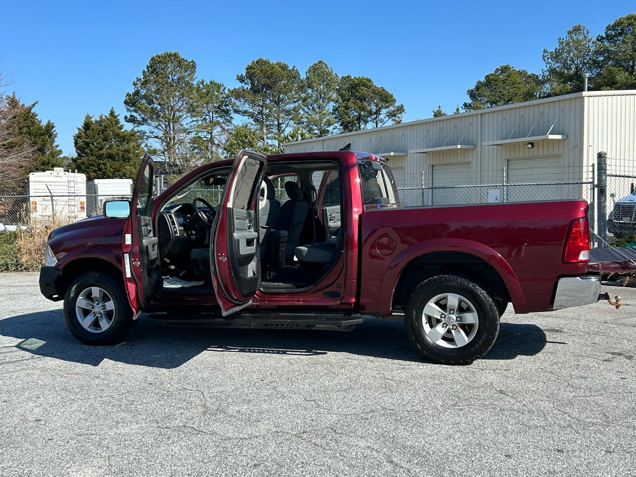 RAM 1500 SLT Crew Cab SWB 4WD 2016