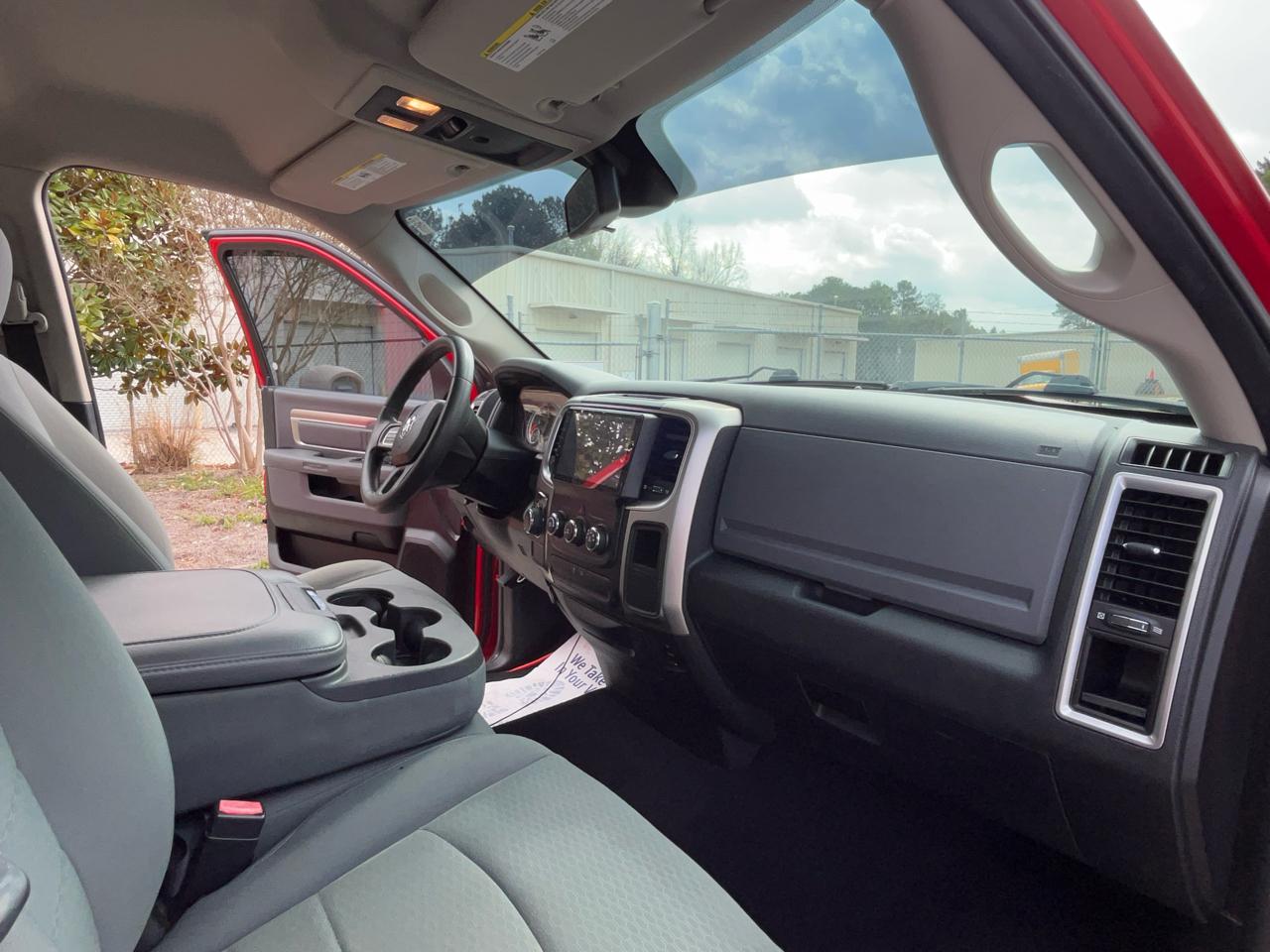 RAM 1500 SLT Quad Cab 2WD 2015