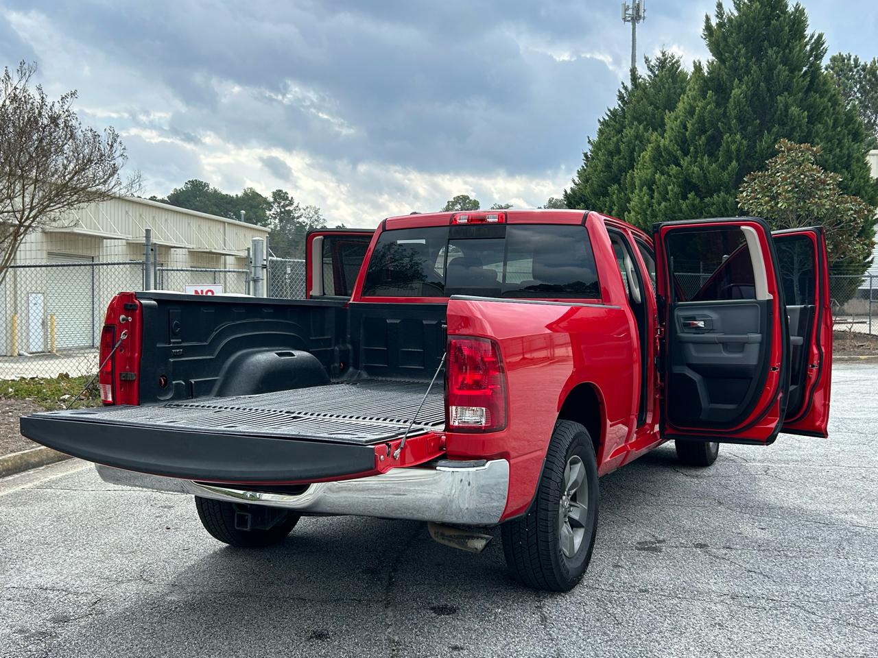 RAM 1500 SLT Quad Cab 2WD 2015