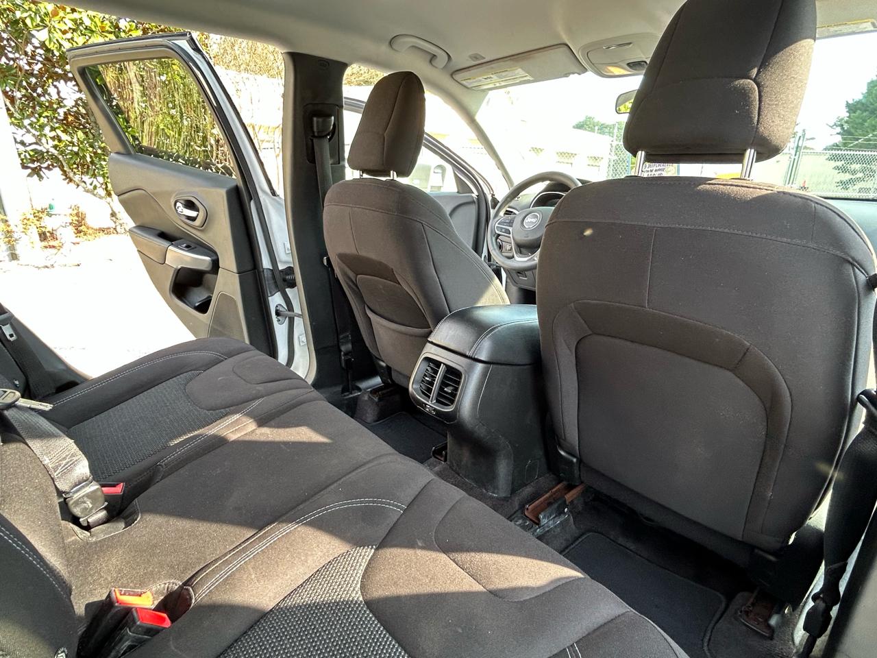 Jeep Cherokee Latitude FWD 2019