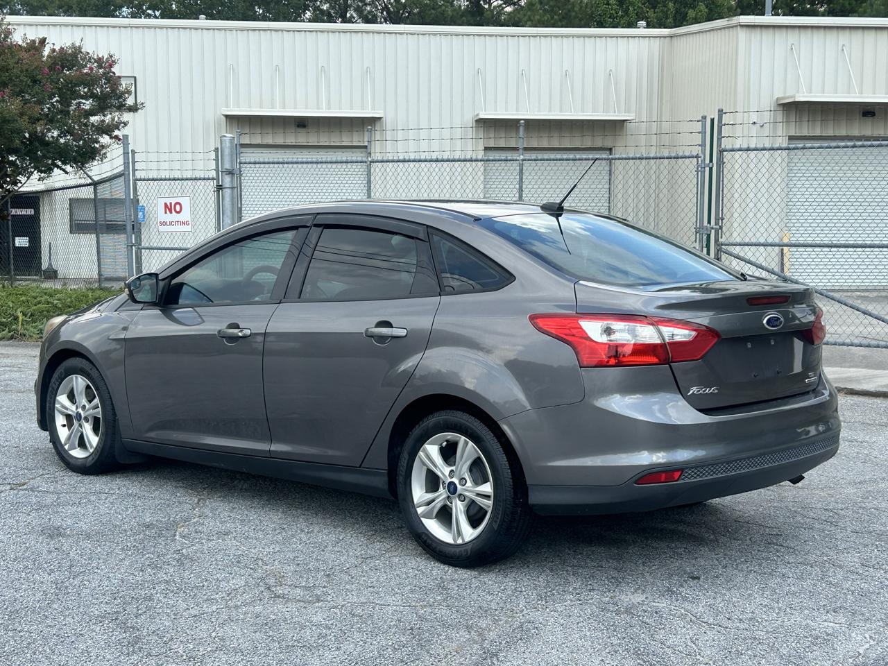 Ford Focus SE Sedan 2013