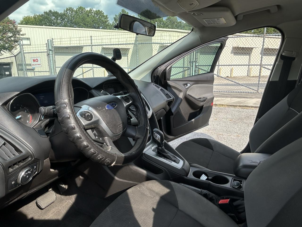 Ford Focus SE Sedan 2013