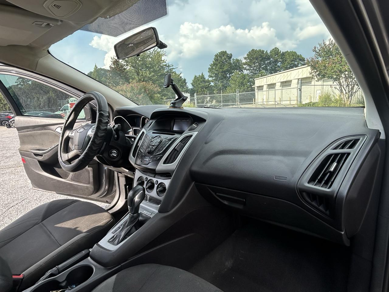 Ford Focus SE Sedan 2013