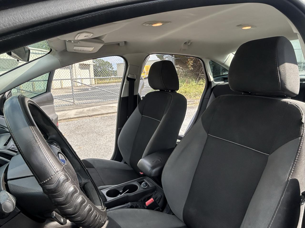 Ford Focus SE Sedan 2013