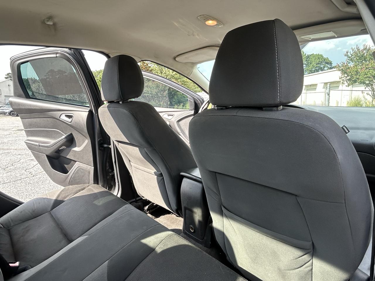 Ford Focus SE Sedan 2013